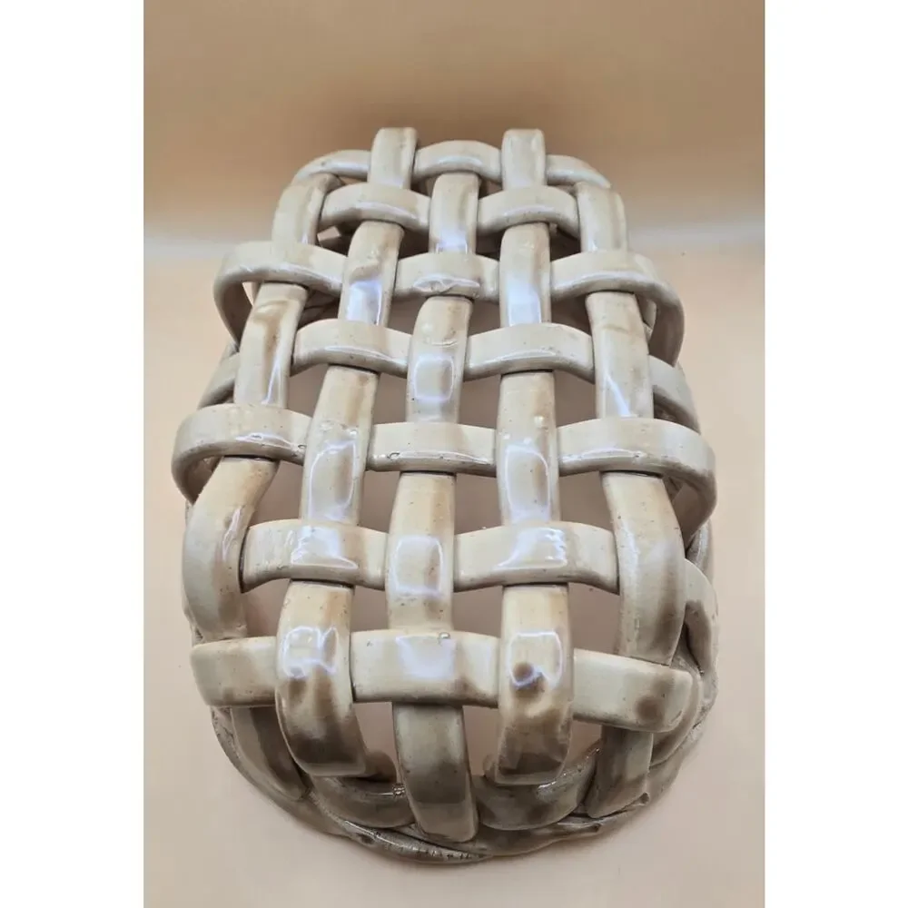 VTG Twisted/Overlapping Ceramic/Pottery Bread Or Fruit Bowl